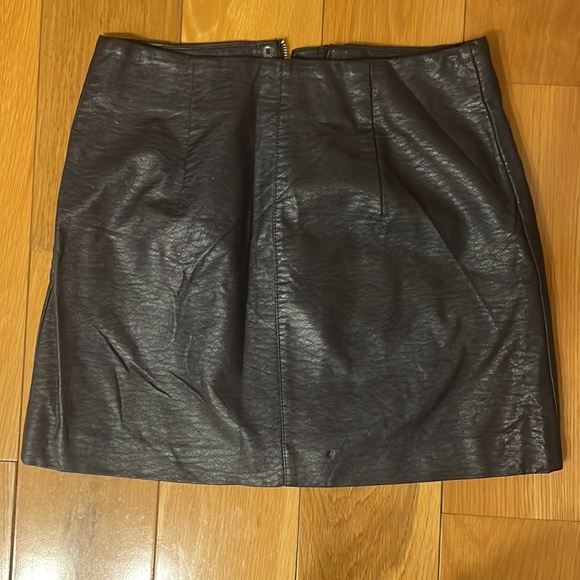Faux leather mini skirt sz 6 - Picture 9 of 9